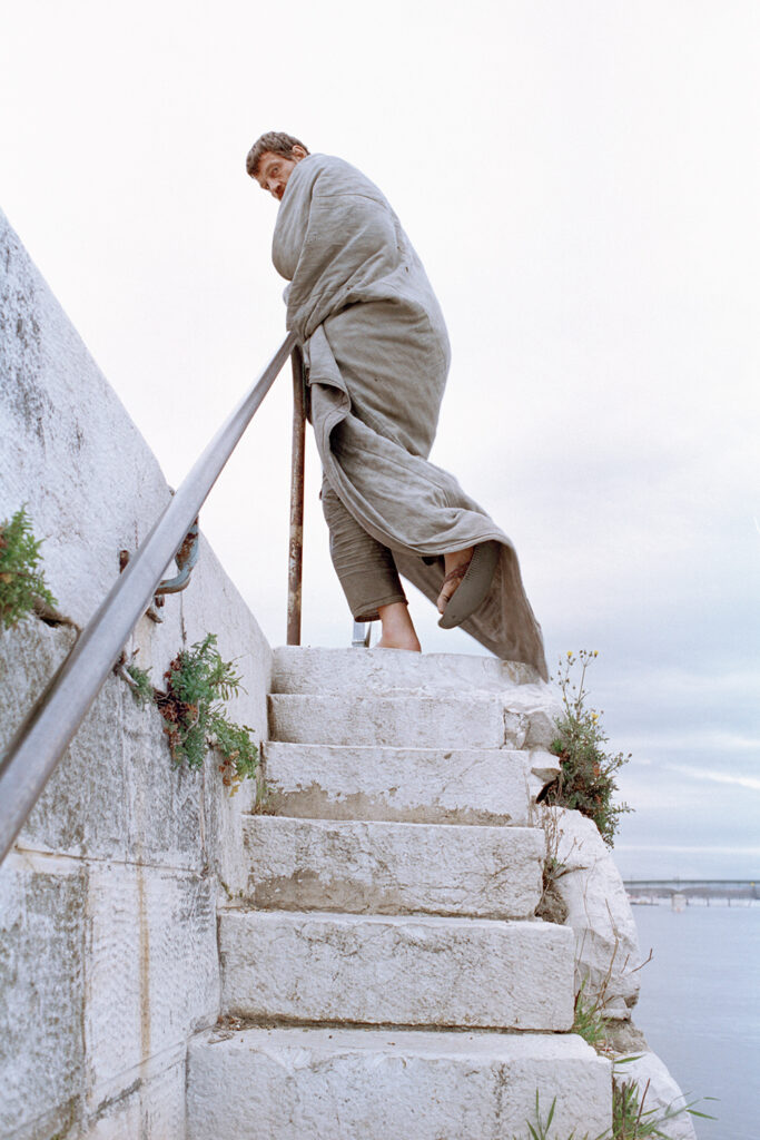 Olaf, Pierre Toussaint, Primitive Press, Sdf, rencontre, Arles, escalier, altérité, silence, livre photo, chronique, 5ruedu, Frédéric Martin, 